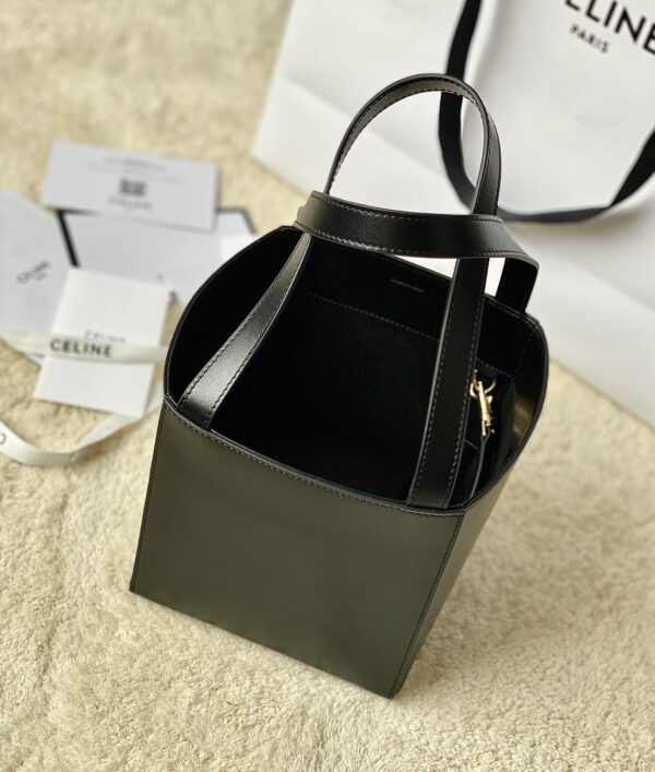 Celine Cuir Triomphe Cube Bag