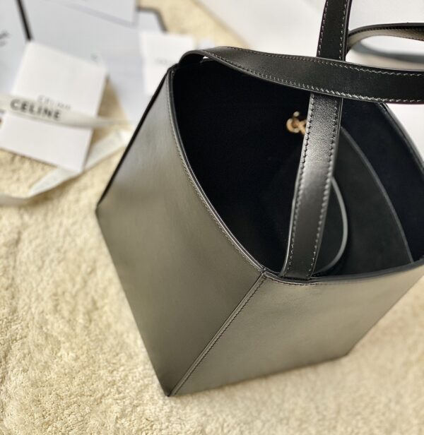 Celine Cuir Triomphe Cube Bag