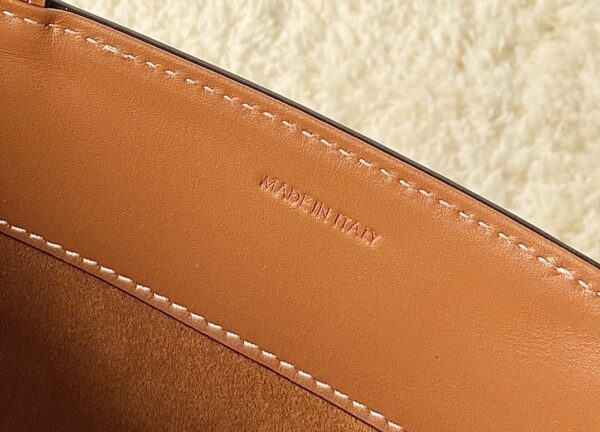 Celine Cuir Triomphe Cube Bag