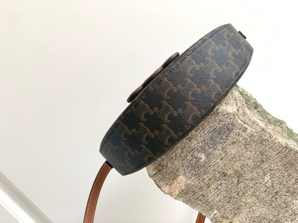 CELINE BESACE CUIR TRIOMPHE