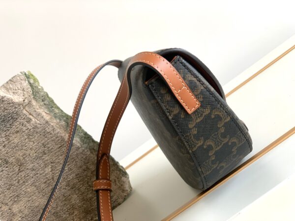 CELINE BESACE CUIR TRIOMPHE