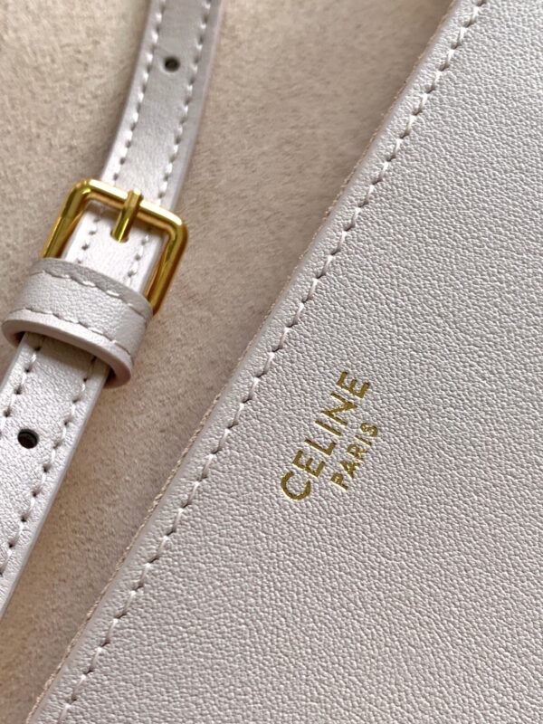 CELINE BESACE CUIR TRIOMPHE