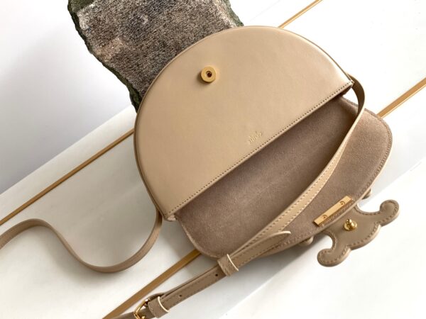 CELINE BESACE CUIR TRIOMPHE