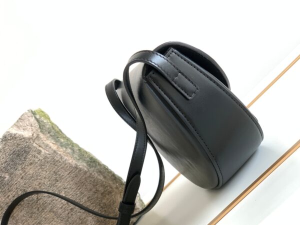 CELINE BESACE CUIR TRIOMPHE