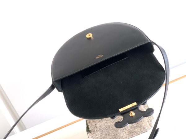 CELINE BESACE CUIR TRIOMPHE