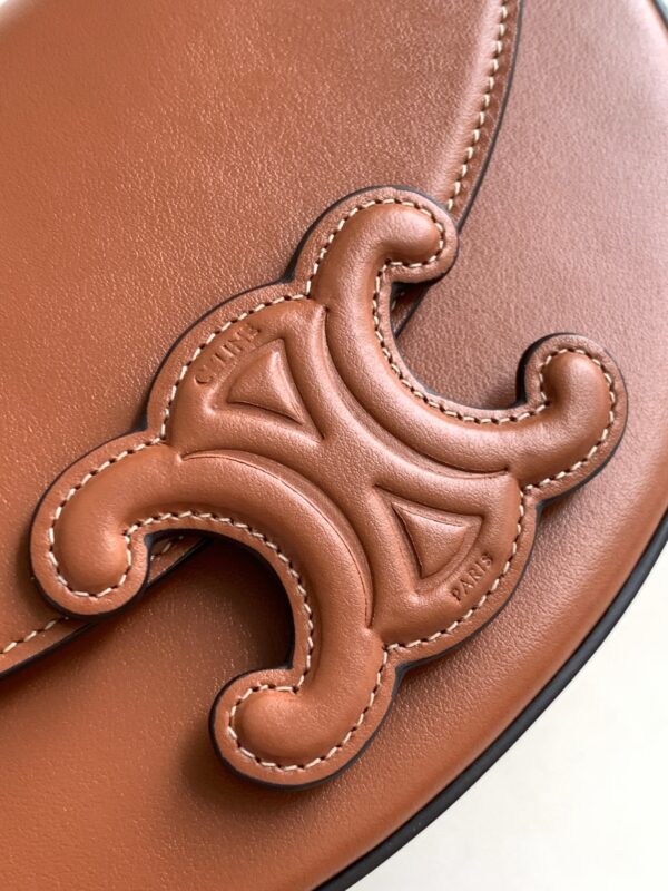 CELINE BESACE CUIR TRIOMPHE