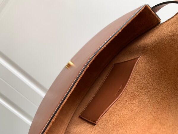 CELINE BESACE CUIR TRIOMPHE