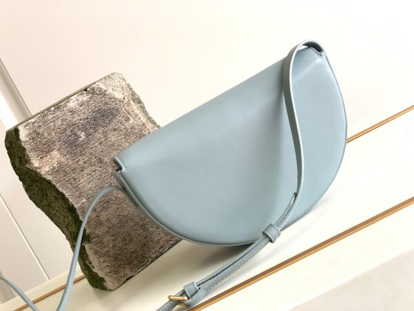 CELINE BESACE CUIR TRIOMPHE