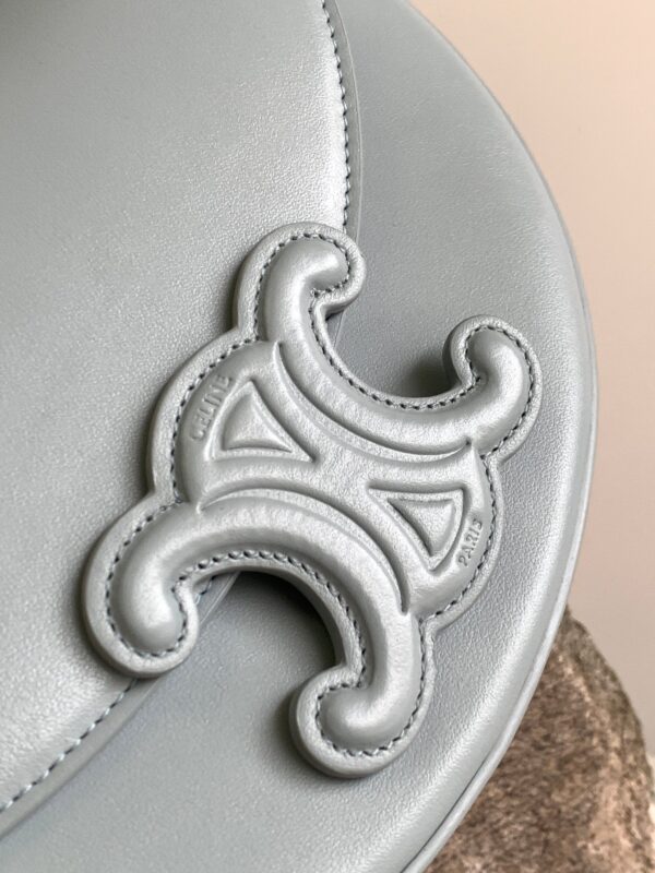 CELINE BESACE CUIR TRIOMPHE