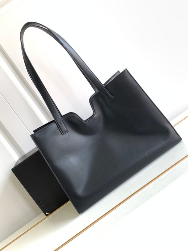 CELINE CABAS 16 IN SMOOTH CALFSKIN LIMESTONE