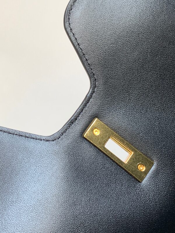 CELINE CABAS 16 IN SMOOTH CALFSKIN LIMESTONE