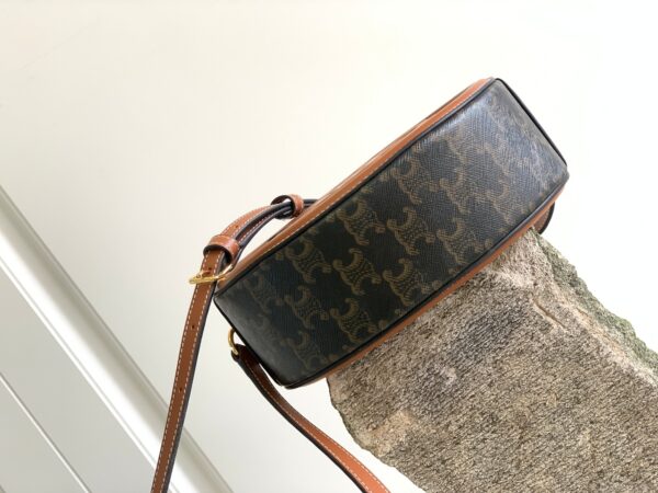 CELINE OVAL BAG CUIR TRIOMPHE