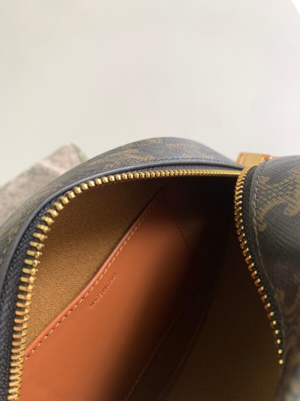 CELINE OVAL BAG CUIR TRIOMPHE