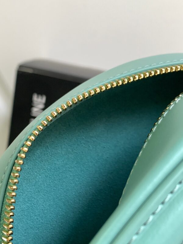 CELINE OVAL BAG CUIR TRIOMPHE