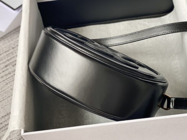 CELINE OVAL BAG CUIR TRIOMPHE