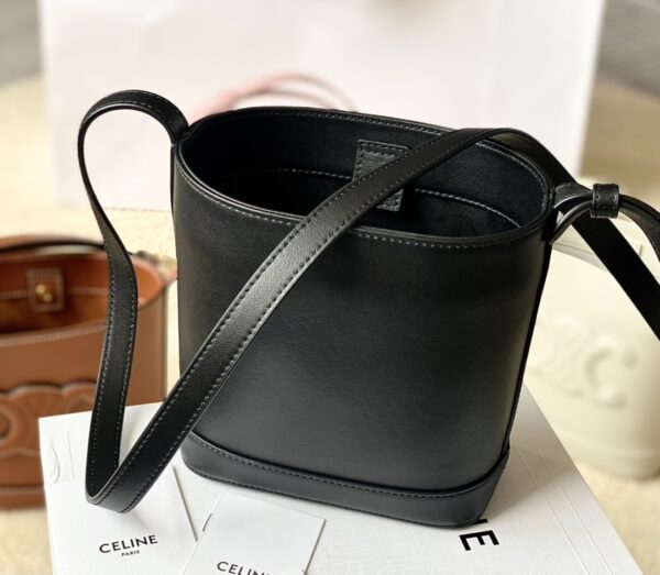 CELINE MINI BUCKET CUIR TRIOMPHE