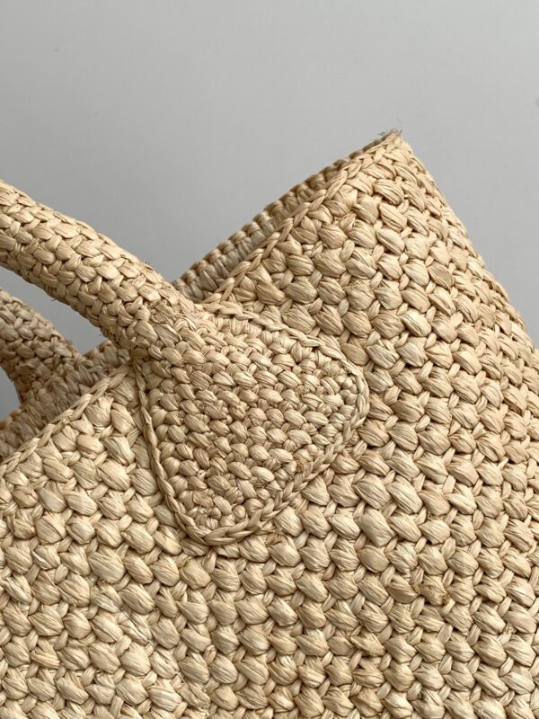 CELINE SUPPLE SMALL TRIOMPHE CELINE CLASSIC PANIER IN RAFFIA AND CALFSKIN