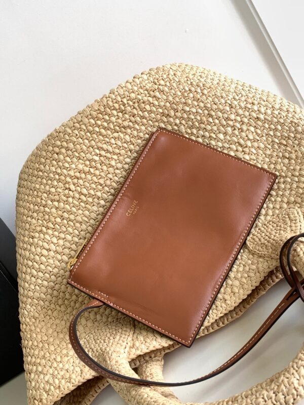 CELINE SUPPLE SMALL TRIOMPHE CELINE CLASSIC PANIER IN RAFFIA AND CALFSKIN