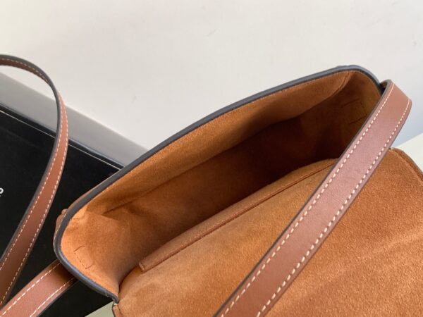 CELINE FOLCO CUIR TRIOMPHE
