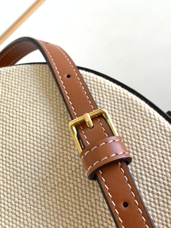 CELINE BESACE CUIR TRIOMPHE
