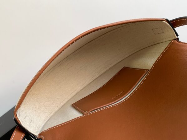 CELINE BESACE CUIR TRIOMPHE