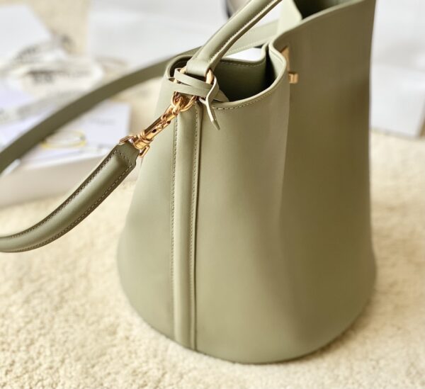CELINE Bucket 16