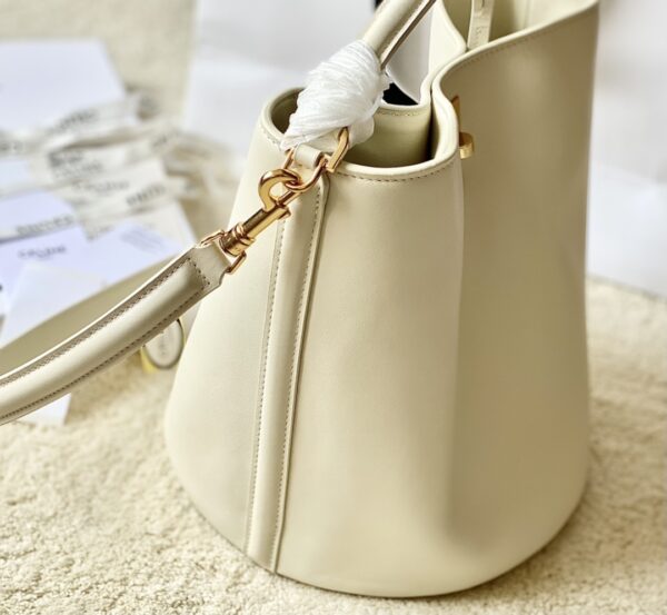 CELINE Bucket 16