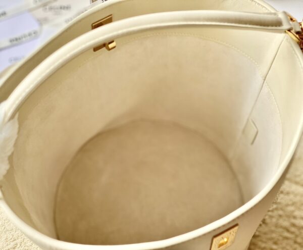 CELINE Bucket 16