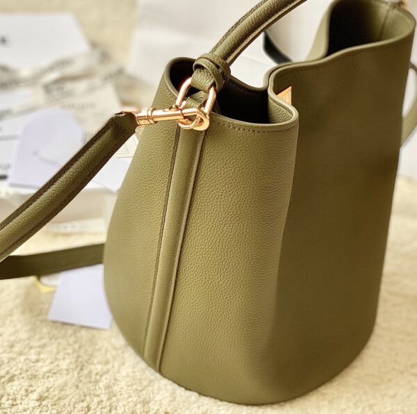 CELINE Bucket 16