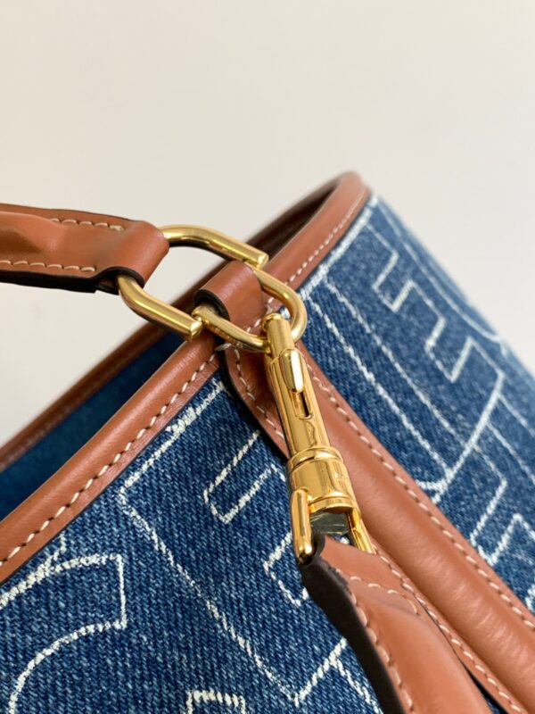 CELINE Bucket 16
