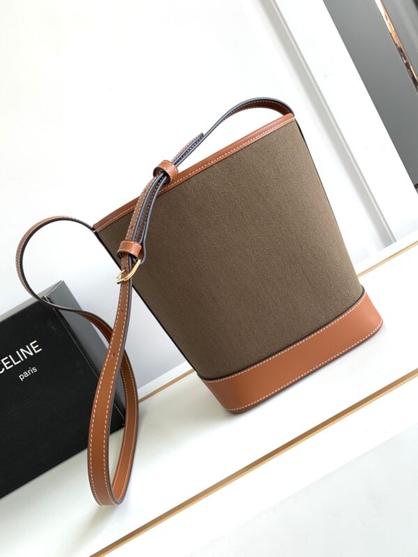 CELINE SMALL BUCKET CUIR TRIOMPHE
