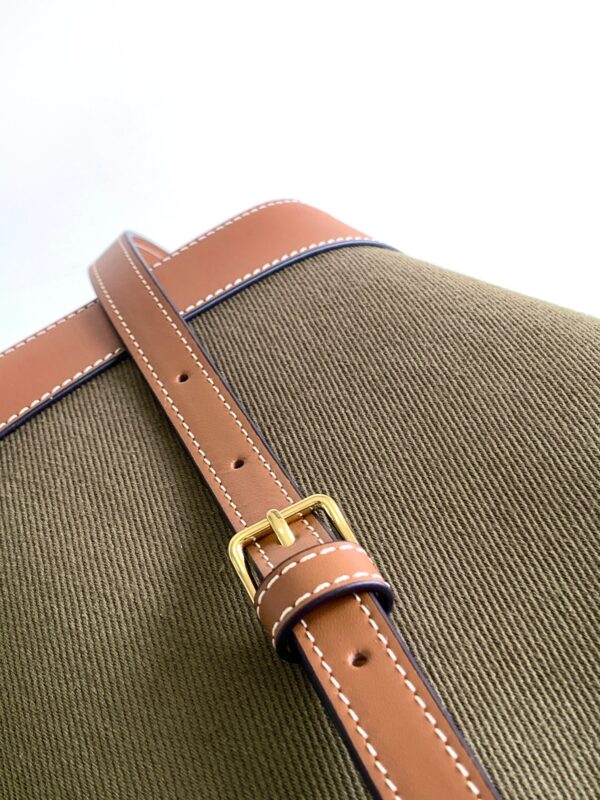 CELINE SMALL BUCKET CUIR TRIOMPHE