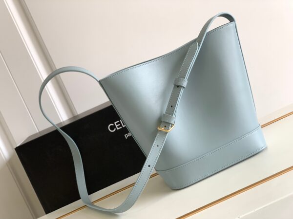 CELINE BUCKET CUIR TRIOMPHE BAG