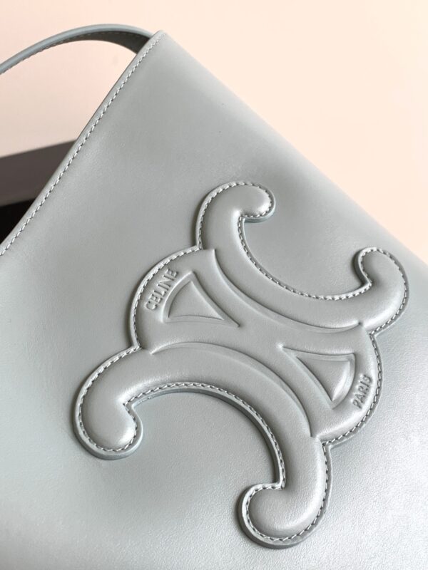 CELINE BUCKET CUIR TRIOMPHE BAG