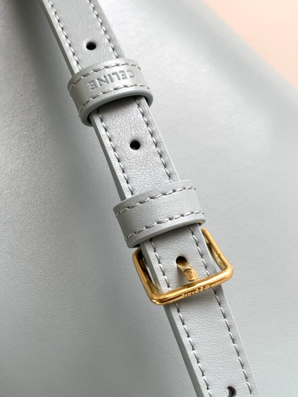 CELINE BUCKET CUIR TRIOMPHE BAG
