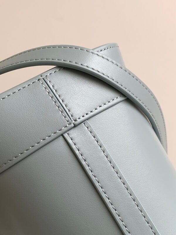 CELINE BUCKET CUIR TRIOMPHE BAG