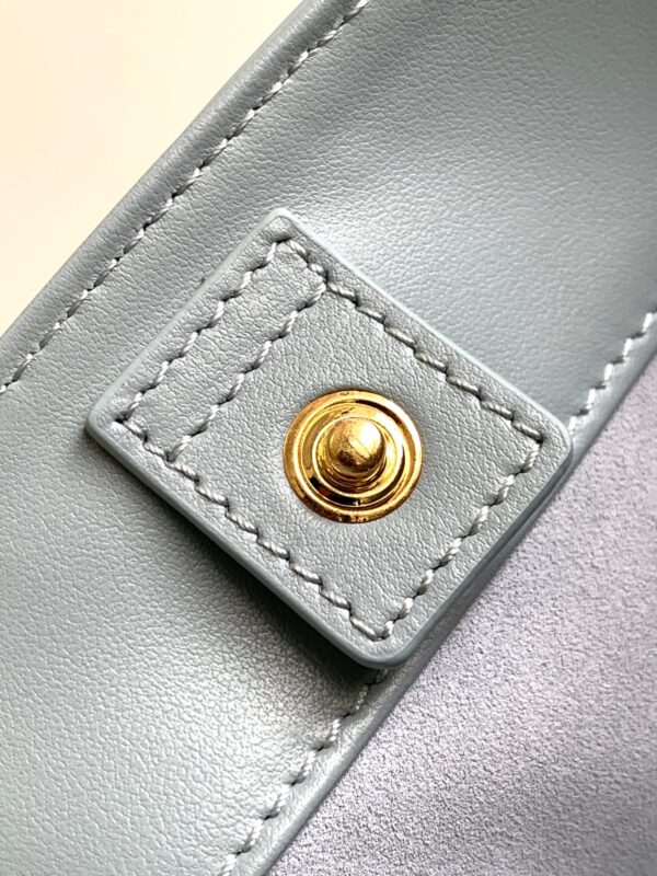 CELINE BUCKET CUIR TRIOMPHE BAG
