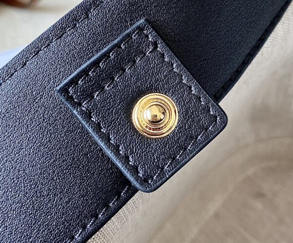 CELINE BUCKET CUIR TRIOMPHE BAG