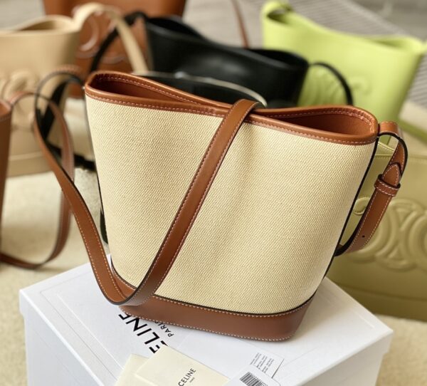 CELINE BUCKET CUIR TRIOMPHE BAG
