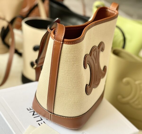 CELINE BUCKET CUIR TRIOMPHE BAG