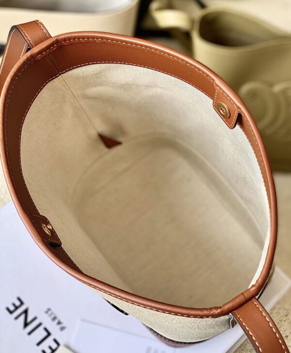 CELINE BUCKET CUIR TRIOMPHE BAG