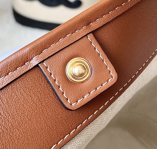 CELINE BUCKET CUIR TRIOMPHE BAG