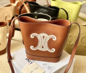 CELINE BUCKET CUIR TRIOMPHE BAG