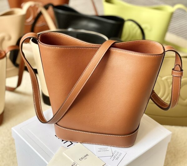 CELINE BUCKET CUIR TRIOMPHE BAG