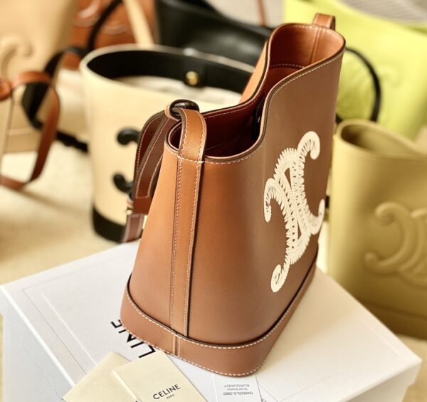 CELINE BUCKET CUIR TRIOMPHE BAG