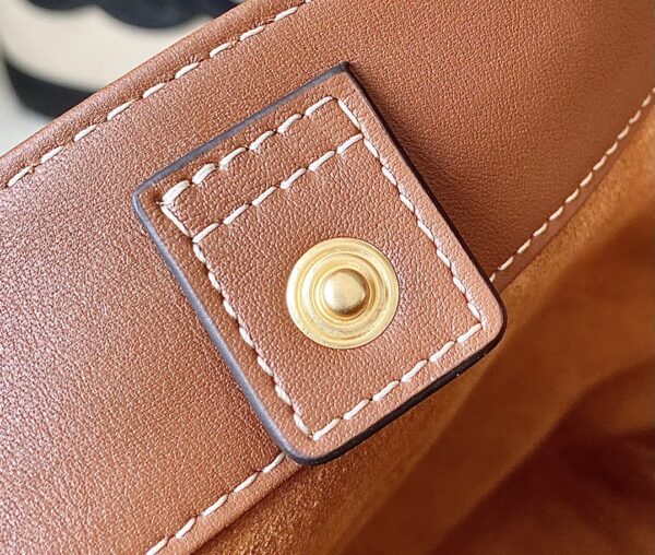 CELINE BUCKET CUIR TRIOMPHE BAG