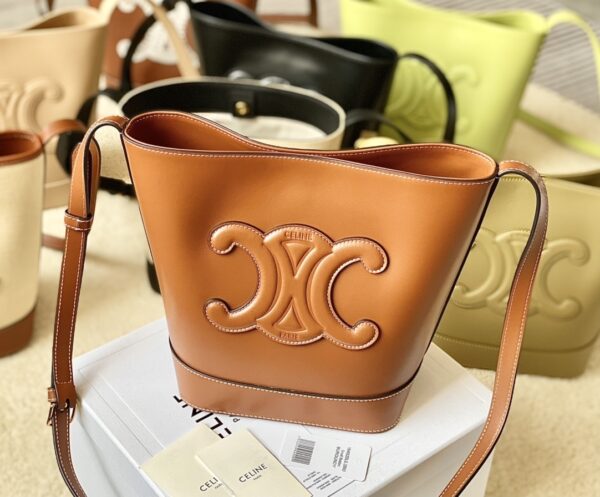 CELINE BUCKET CUIR TRIOMPHE BAG