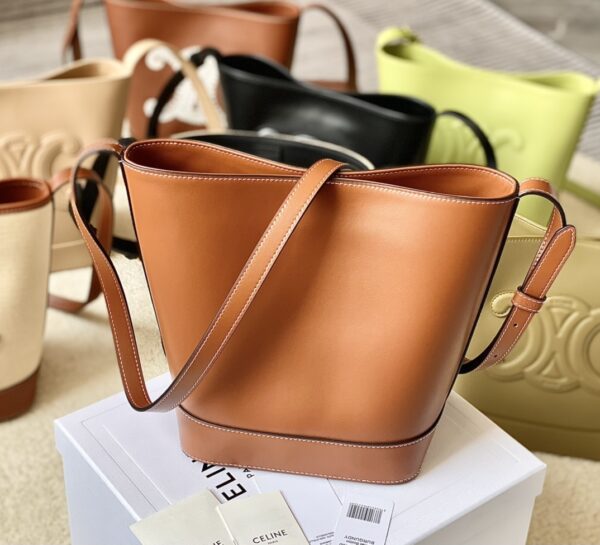 CELINE BUCKET CUIR TRIOMPHE BAG