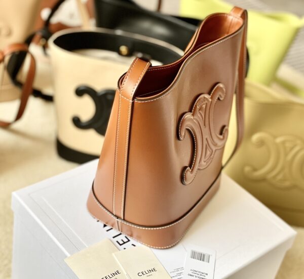 CELINE BUCKET CUIR TRIOMPHE BAG