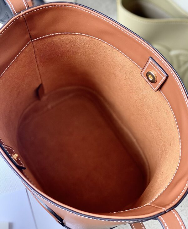 CELINE BUCKET CUIR TRIOMPHE BAG